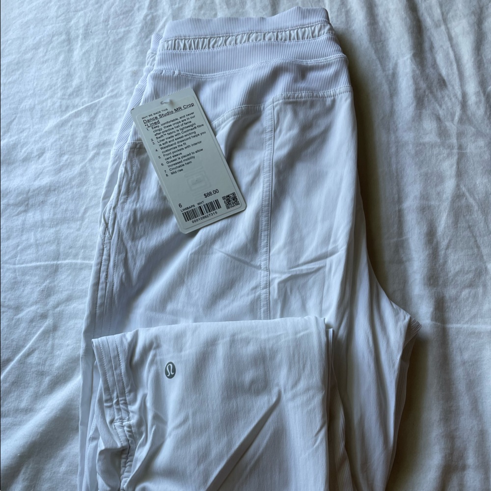 Lululemon Dance Studio MR Crop Size 6 Double Lined White